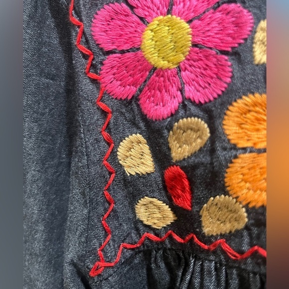 Layerz Clothing DARK GRAY FLORAL EMBROIDERED BOHO TOP, SIZE M - Picture 9 of 12